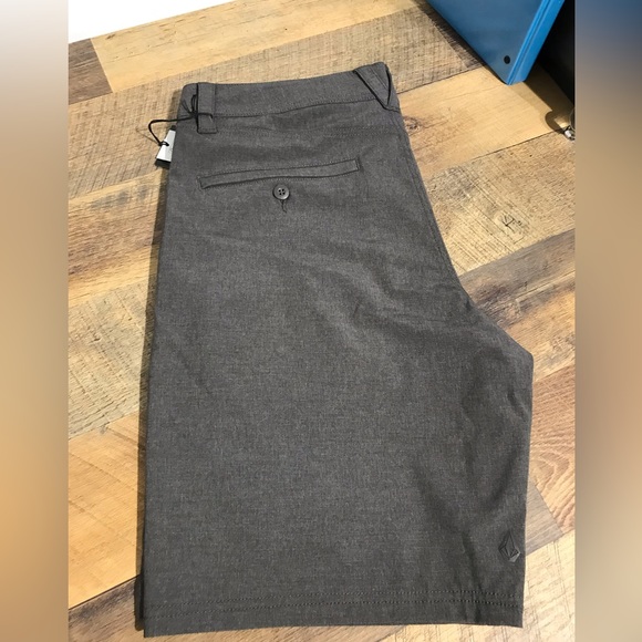 Volcom Mens- Hybrid Shorts - Picture 2 of 3